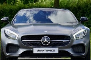 A Trajetória Impressionante da Mercedes-Benz: De Origens Humildes a Símbolo de Luxo