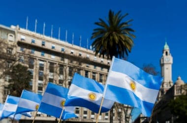 A Crescente Onda de Pobreza e Inflação na Argentina