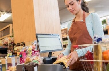 Caixa de Supermercado Perde Ação de Reversão de Demissão por Justa Causa, Mesmo Grávida, em Laranjeiras do Sul